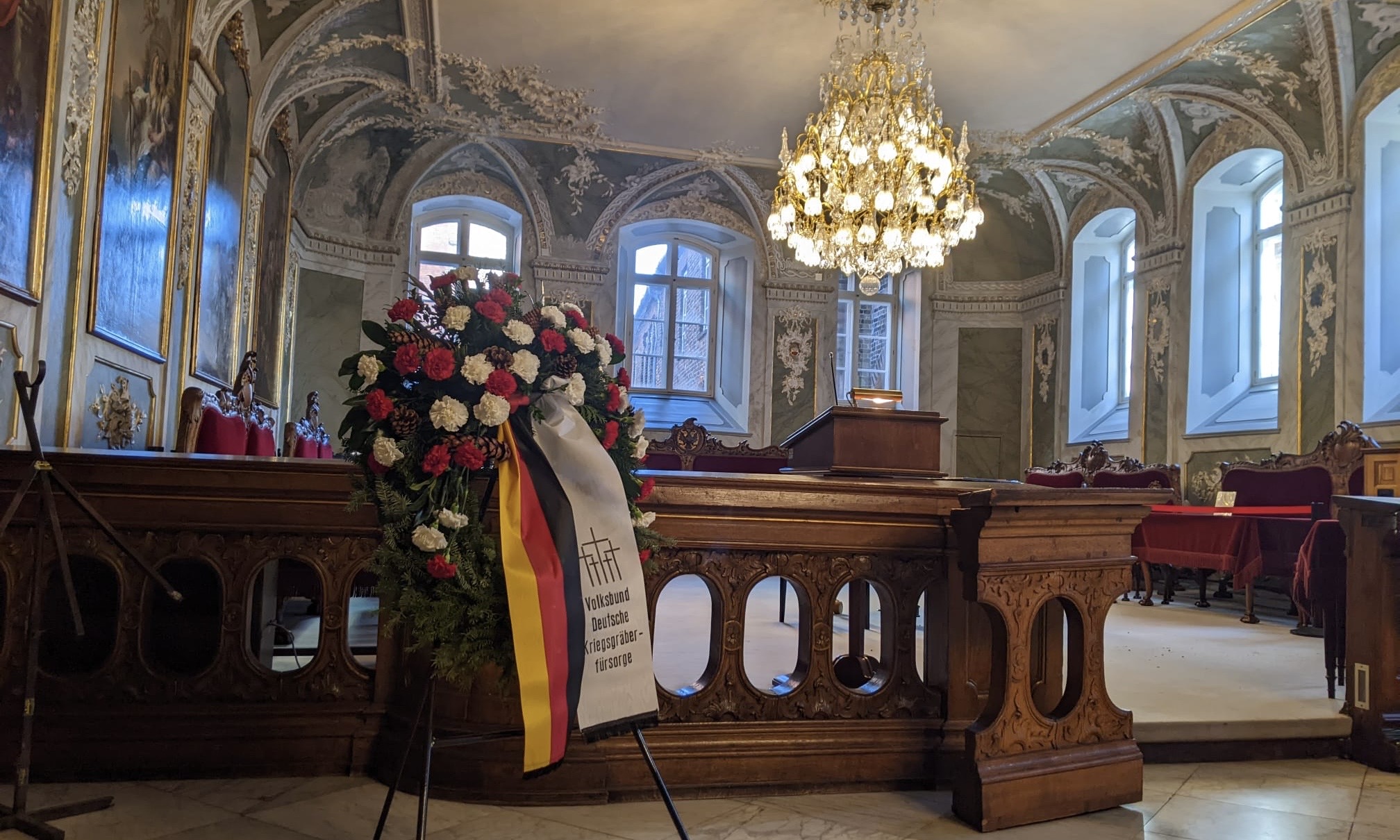 Kranzniederlegung am Volkstrauertag und Gedenkveranstaltung Bund deutscher Kriegsgr�berf�rsorge im L�becker Rathaus